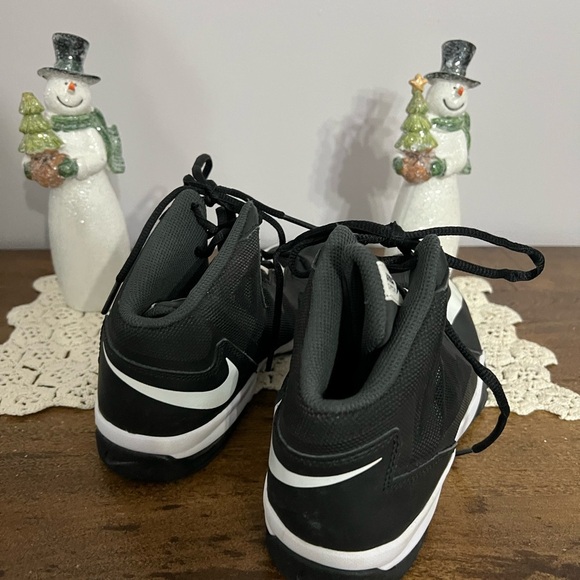 Nike Airmax Stutter Step 2.  Size 6 Youth. High Tops - Picture 2 of 5